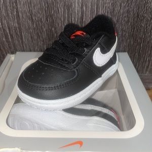 BRAND NEW NIKE SNEAKERS